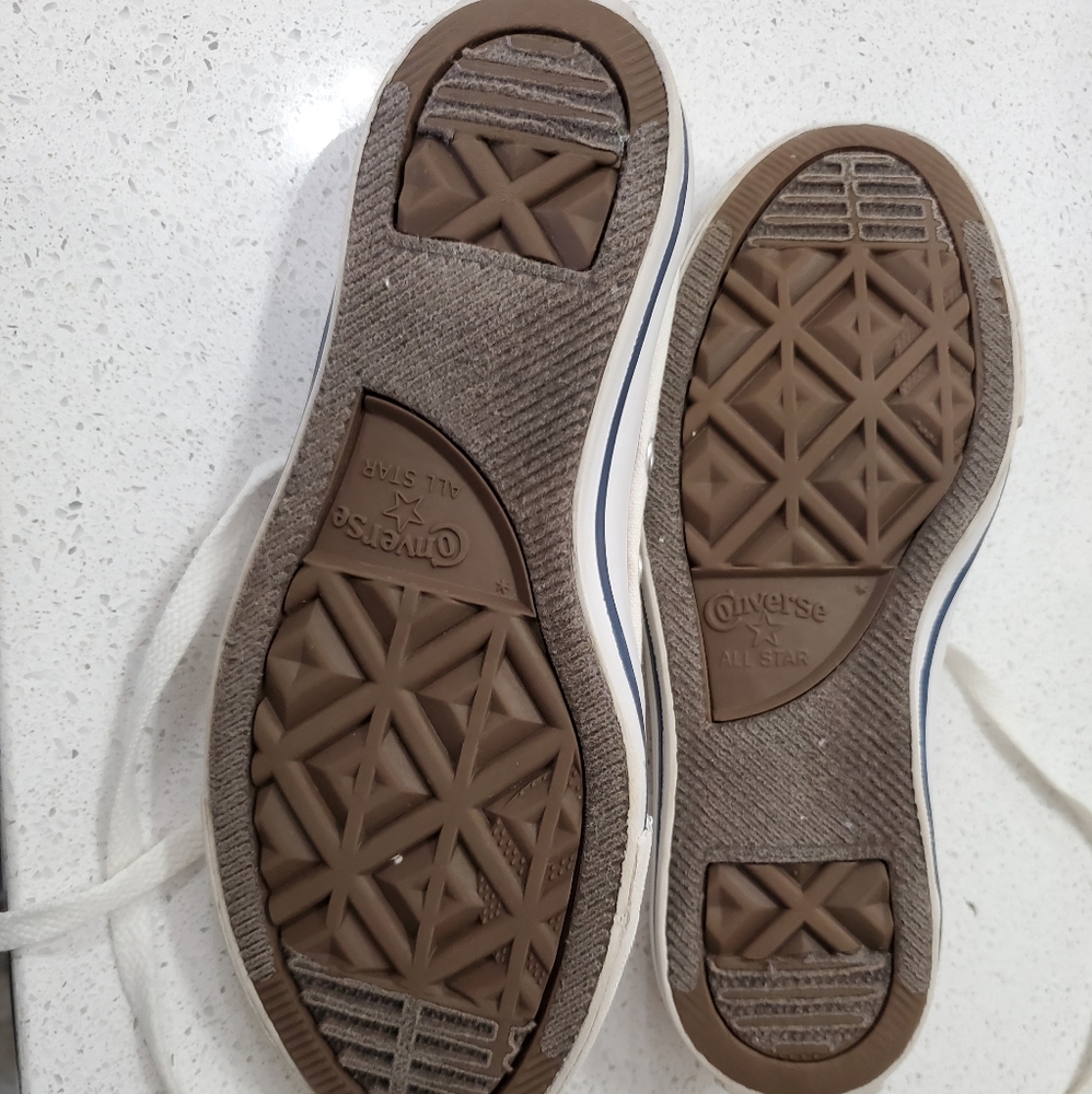 White converse - Picture 3 of 3